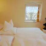 Gaestehaus Schiemann 여관 테테로프